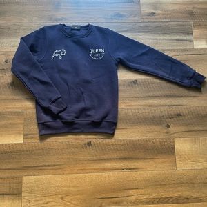 QUEEN CITY BARBEL CLUB CREWNECK SMALL